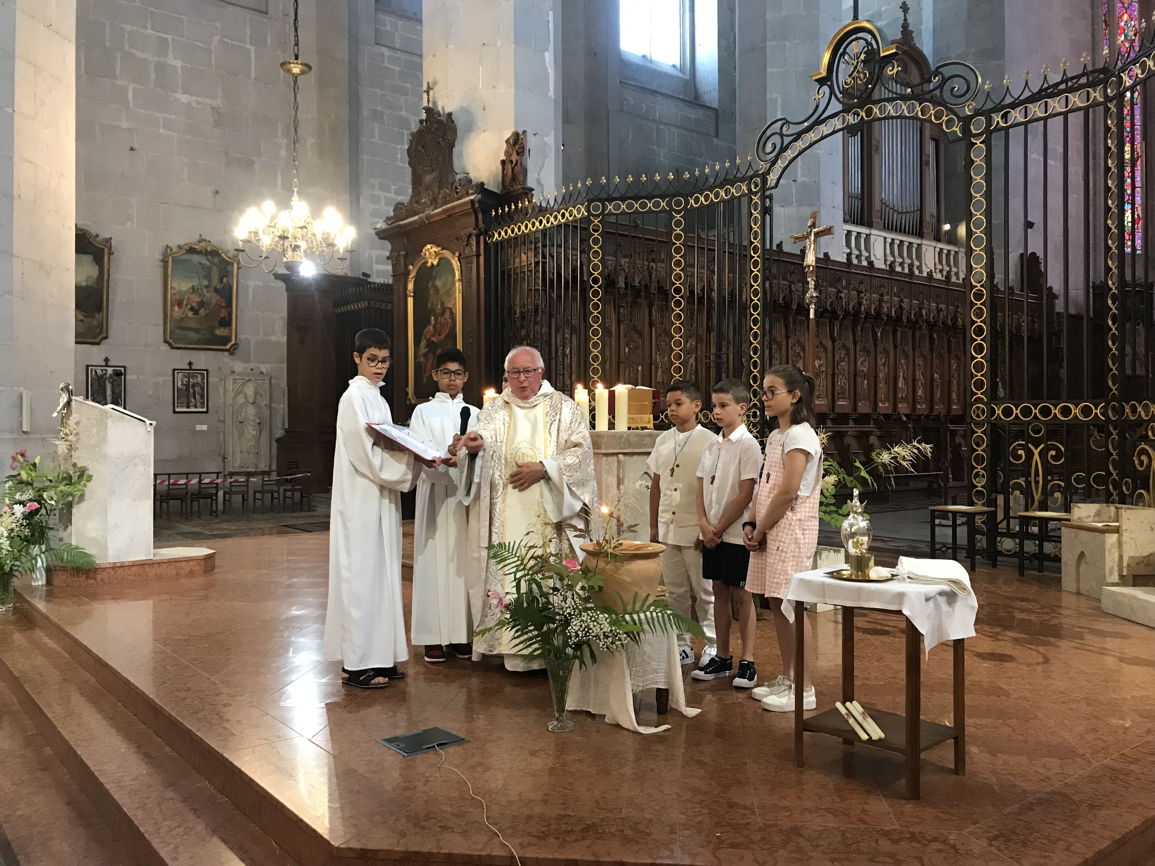 Baptême, 1ère communion et profession de foi des jeunes de Viry