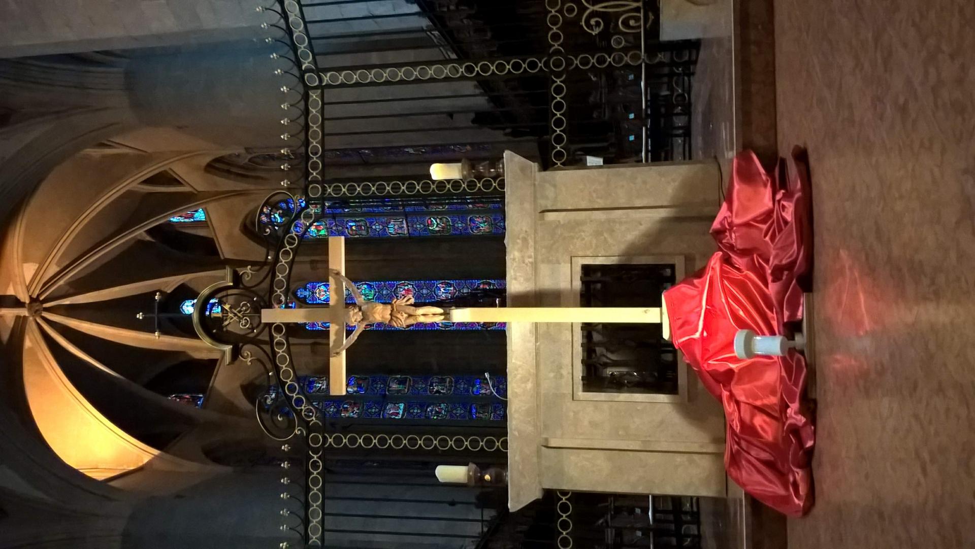 Croix cathedrale saint claude vendredi saint